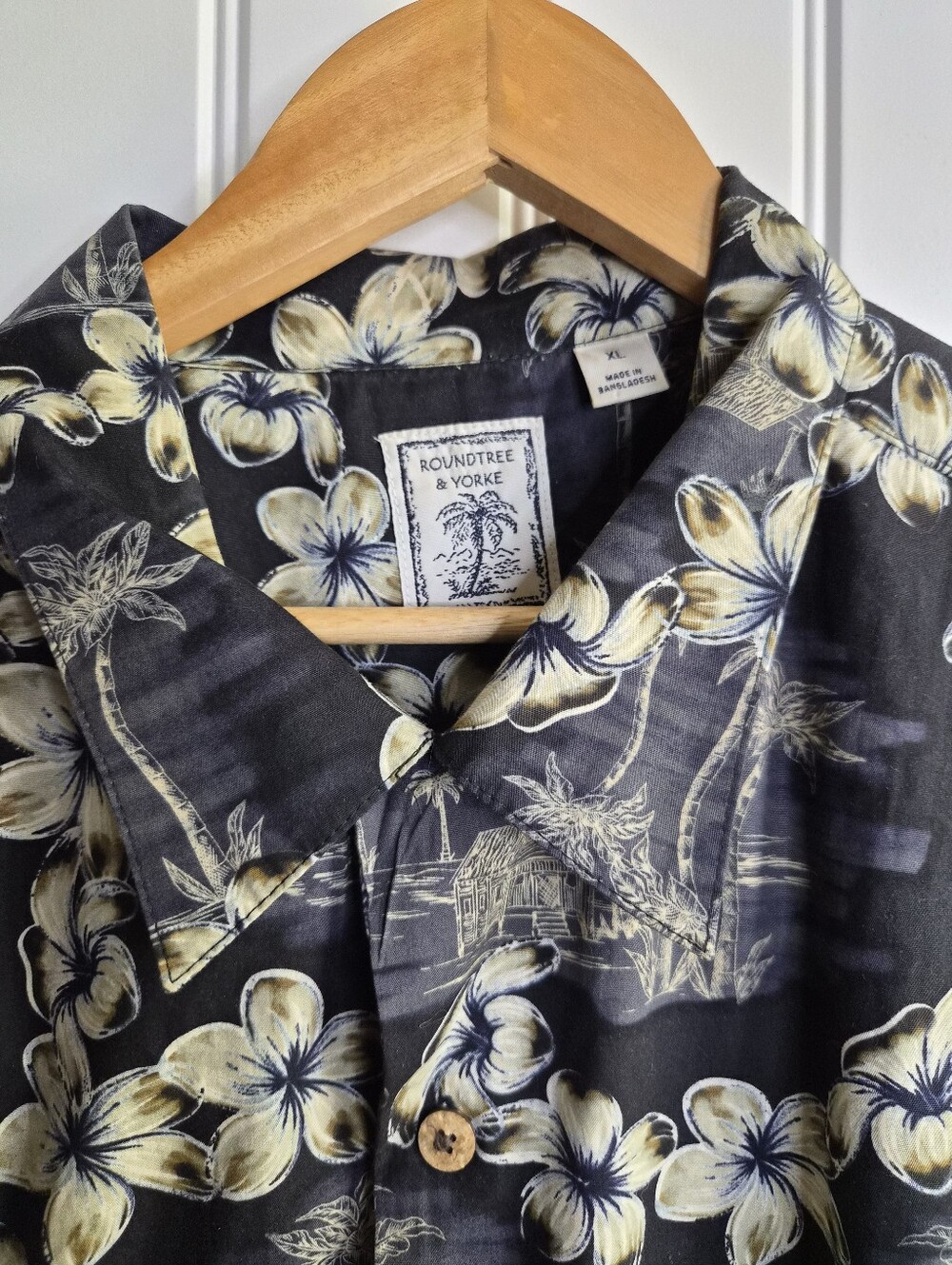 XL Roundtree & Yorke Navy Cotton Hawaiian Floral Shirt Casual Vacation Tropical